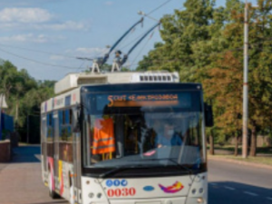 Тролейбус №5 у Кривому Розі курсуватиме за новим розкладом: свіжі новини про рух міського транспорту