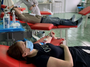 Працівники Інгулецького ГЗК здають кров для українських воїнів