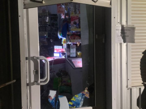 Заліз у магазин і попався: у Кривому Розі спіймали нічного злодія-невдаху