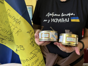 У Криворізькому районі волонтери виготовляють окопні свічки для наших військових