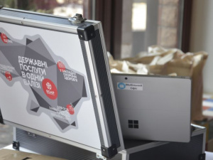 Кривий Ріг отримав мобільну офіс-валізу від міжнародних партнерів