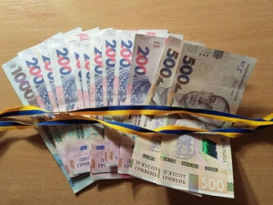 Виплати до Дня Незалежності, фото з відкритих джерел