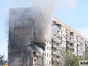 У Кривому Розі за вісім мільйонів демонтують будинок, який зруйновала російська  ракета