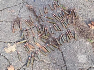 Криворізькі патрульні виявили у місцевого предмети, схожі на набої