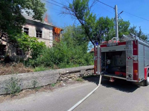 У Центрально-Міському районі під час пожежі у будівлі постраждав чоловік