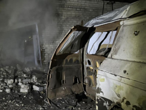 Постраждала жінка і зруйнована інфраструктура: росіяни атакували дронами та артилерією Дніпропетровщину