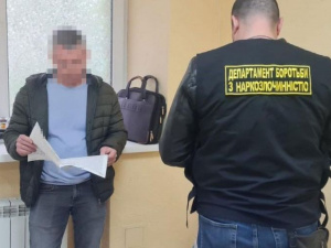 У Кривому Розі триває слідство щодо незаконної видачі рецептів на придбання наркотиків та психотропів