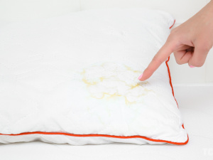 Що потрібно робити, аби наволочки не жовтіли: кілька лайфхаків