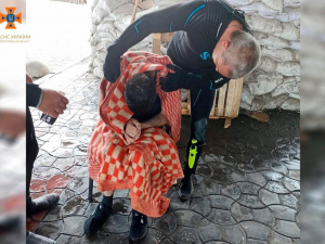 На Дніпропетровщині водолази ДСНС врятували чоловіка, який стрибнув з моста в річку: подробиці від рятувальників