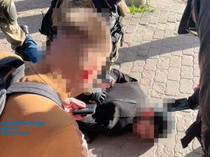 4 тисячі доларів за незаконне переправлення чоловіків за кордон: на Дніпропетровщині затримали зловмисника