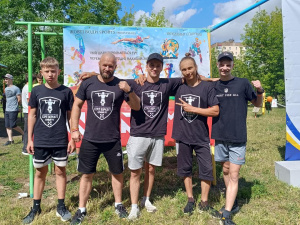 Здобули головний кубок для рідного міста: криворізькі воркаутери підкорили змагання у Жовтих Водах