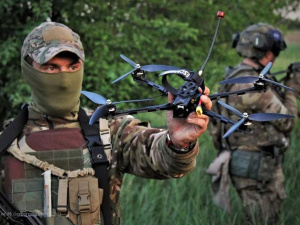 Як збирати, паяти та пілотувати дрони: добірка корисних ресурсів для допомоги ЗСУ