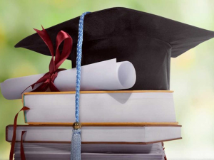 Магістр чи бакалавр? Фото з відкритих джерел