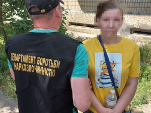 У Довгинцівському районі правоохоронці затримали жінку з наркотиками