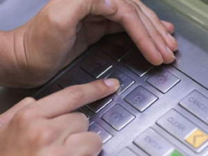 Як вберегтися від скімінгу? Поради поліції