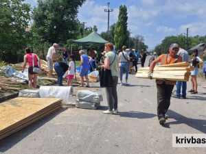 У Кривому Розі розгорнули штаби з допомоги постраждалим від ракетного удару: адреси