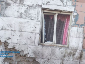 Більше 20 житлових будинків зруйнували окупанти під час обстрілу селища у Криворізькому районі