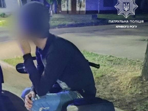 У Тернівському районі патрульні затримали чоловіка з підробленими документами – подробиці