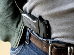 Сергій Лисак повідомив, скільки дніпрян здали зброю, яку отримали рік тому