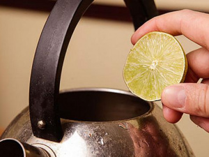 Як очистити чайник за допомогою одного лимона – поради
