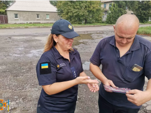У Кривому Розі рятувальники проводять профілактичні бесіди із населенням