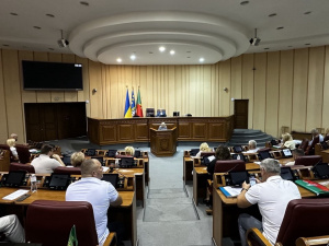 Від допомоги військовим до ремонтів і зарплат: ключові рішення серпневої сесії міськради Кривого Рогу