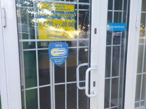 У Центрально-Міському районі жінка хотіла «проникнути» до аптеки – правопорушницю затримали