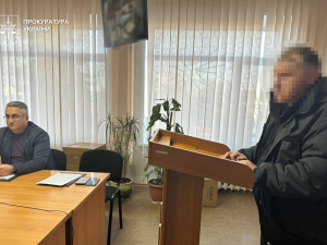 Розбещував неповнолітню через соцмережі: на Дніпропетровщині чоловіку повідомили про підозру