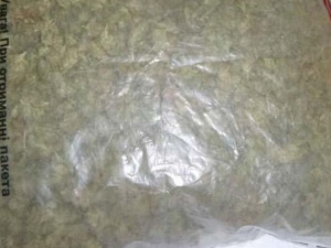 У Покровському районі поліція виявила наркозбувачів із кілограмом марихуани