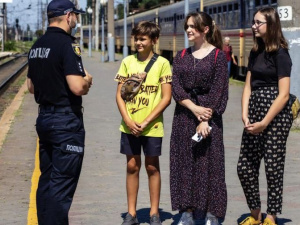 Екстремальні розваги у гонитві за «яскравим» фото: патрульна поліція застерігає