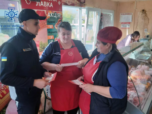 У Кривому Розі рятувальники провели профілактичні бесіди із мешканцями міста