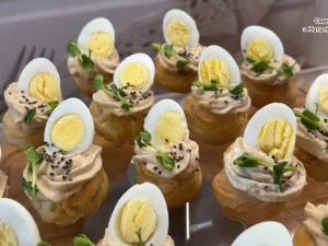 Як приготувати солоні еклери з печінкою тріски вдома - фото скріншот з відео