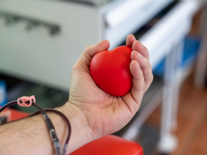 Рятують тих, хто захищає нас: у Дніпропетровській ОВА стартував донорський челендж