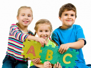 Дітей з родин ВПО на Дніпропетровщині запрошують на уроки англійської мови онлайн, фото ілюстративне з відкритих джерел