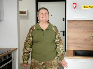 Захисниця Маріуполя Тетяна «Хрещена» Теплюк отримала квартиру від Ріната Ахметова до свого 74-річчя