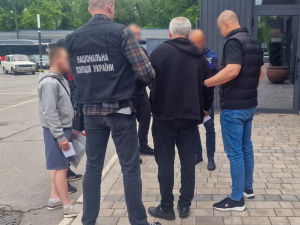 Гроші в кишеню і гарантія успішного іспиту: оперативники ДВБ Нацполіції викрили ще п’ятьох «бігунків»