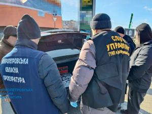 У Кривому Розі затримали місцевого мешканця, який переправляв чоловіків закордон під виглядом волонтерів