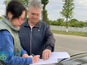 Шлюб заради втечі: викрили організаторів схеми переправлення чоловіків за кордон