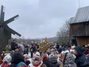 Наймасовіший спів колядки зафіксували у Чернівцях. Фото: Чернівецько-Буковинська єпархія ПЦУ