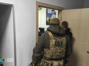 Хабар у понад пів мільйона: на Дніпропетровщині затримали посадовицю податкової служби