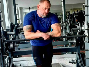 Прямо зараз: криворіжець встановлює світовий рекорд із занесенням до Книги рекордів Гіннеса