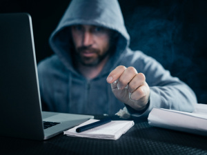 Збирають особисті дані: українців попередили про нову шахрайську схему у соцмережах