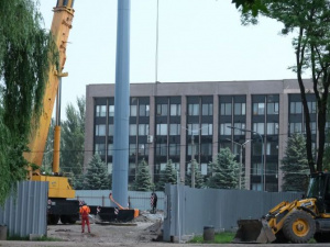 У Кривому Розі встановили 72-метровий флагшток: фотофакт