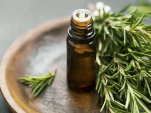 Розмарин для волосся: користь, наукові дані та важливі застереження - фото з відкритих джерел