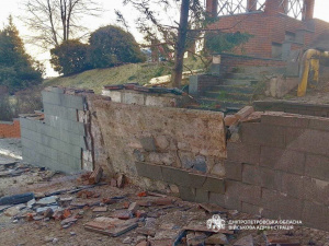Десятки вибухів зранку: Дніпропетровщину масовано атакували дронами, є поранений