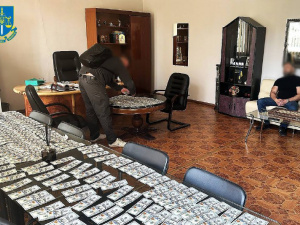 На Дніпропетровщині на хабарі погорів мер міста - чиновника затримали: що відомо