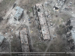 На території маріупольської “Азовсталі” переховуються більше тисячі цивільних