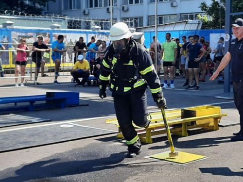 Прямо зараз: у Дніпрі розпочались змагання «Найсильніший пожежний-рятувальник»
