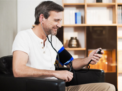 Як вибрати тонометр для літніх людей - фото з відкритих джерел