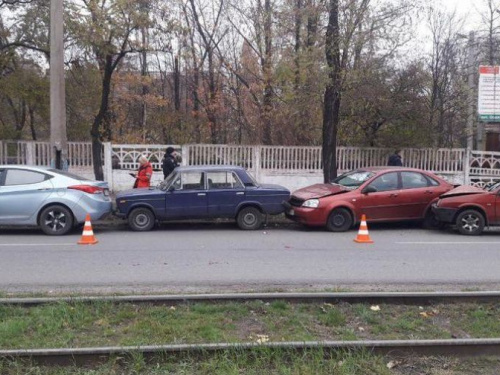 В Кривом Роге женщина за рулем устроила ДТП из 4-х машин (ФОТО)